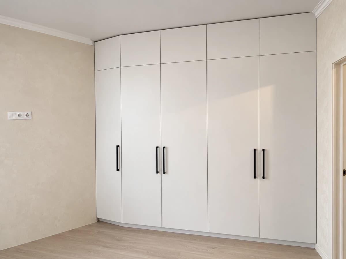 Вбудована розпашна шафа до стелі — 4HOME